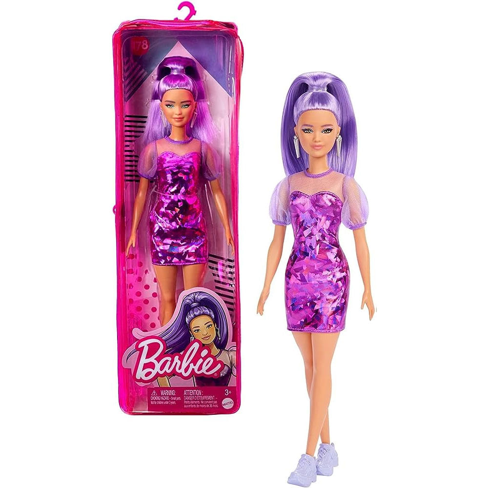 Três bonecas barbie em diferentes roupas e cores de pele
